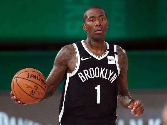 国脚新纹身曝光，引发粉丝讨论（国脚新纹身亮相，掀起粉丝热议）