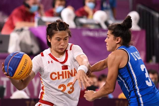 德甲半场：布兰特破门，吉拉西倒地未判点，多特1-0霍芬海姆（德甲上半场：布兰特建功，吉拉西倒地未判点球，多特暂1-0领先霍芬海姆）