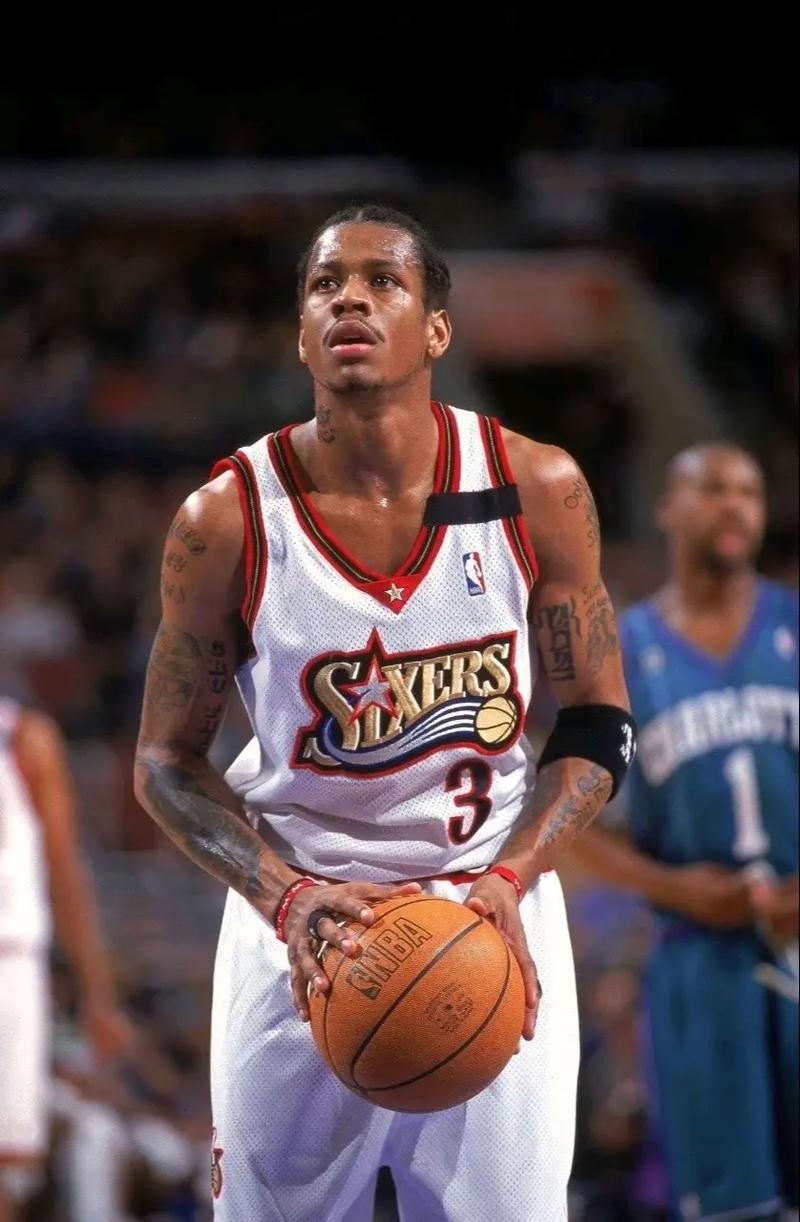 法兰克福vs沃尔夫斯堡：格策、堂安律首发，埃里克森、马耶尔出战（法兰克福对决沃尔夫斯堡：格策、堂安律先发，埃里克森、马耶尔披挂出战）