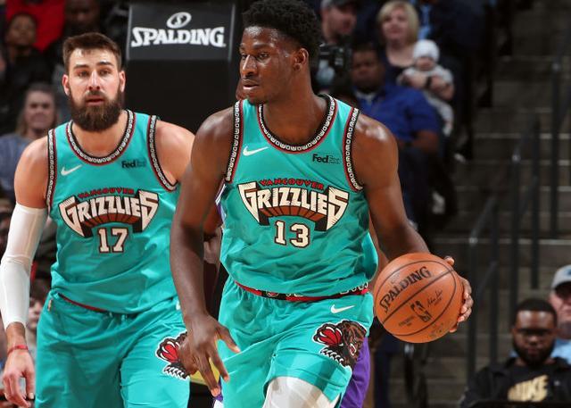 布尼达为何没首发？阿贾克斯主帅：他训练迟到了（阿贾克斯主帅解释布尼达未首发：因训练迟到）