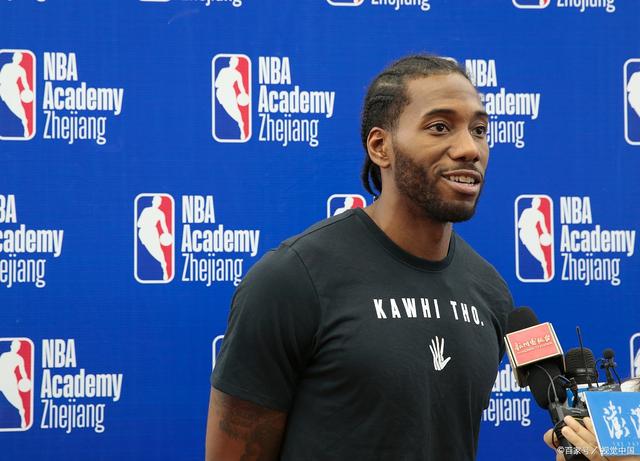 颜骏凌：武磊赛前对球队做了动员，我们争冠经验丰富没有包袱（颜骏凌：武磊赛前鼓舞全队，我们争冠经验足、轻装上阵）