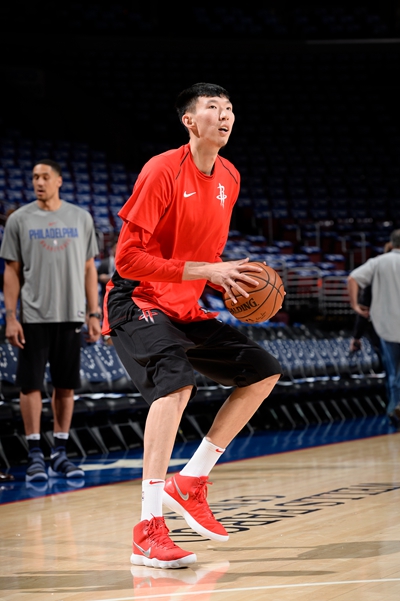 篮球湖人核心球员连续四场得分上双（湖人核心已连续四战得分上双）