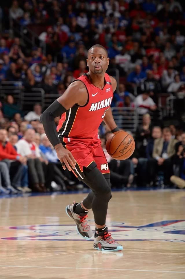 米勒回忆与科比冲突，垃圾时间扭打按计分台（米勒忆与科比冲突：垃圾时间扭打至计分台）